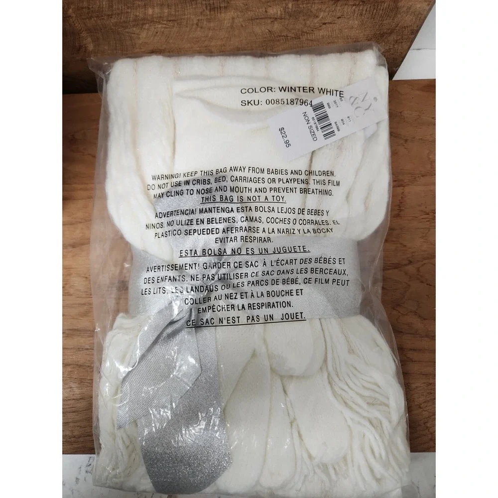 NWT NY&Co Winter White w Gold Threading Beautiful Cable Knit Scarf & Gloves Set